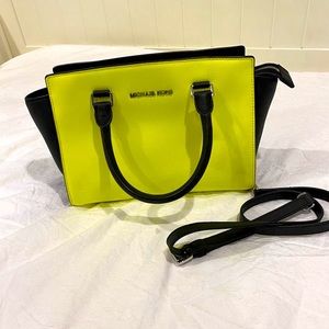 Michael Kors Selma in neon